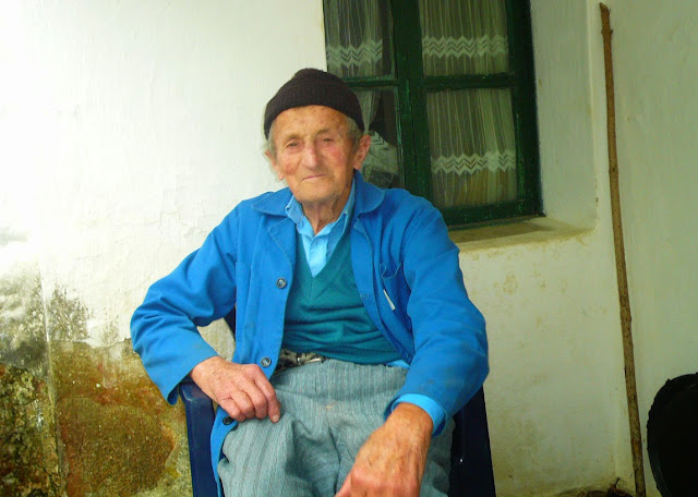 Ο 93χρονος Νικόλαος Ζωγράφος, ο μόνος απόγονος της οικογένειας των ευεργετών Ζωγράφων.